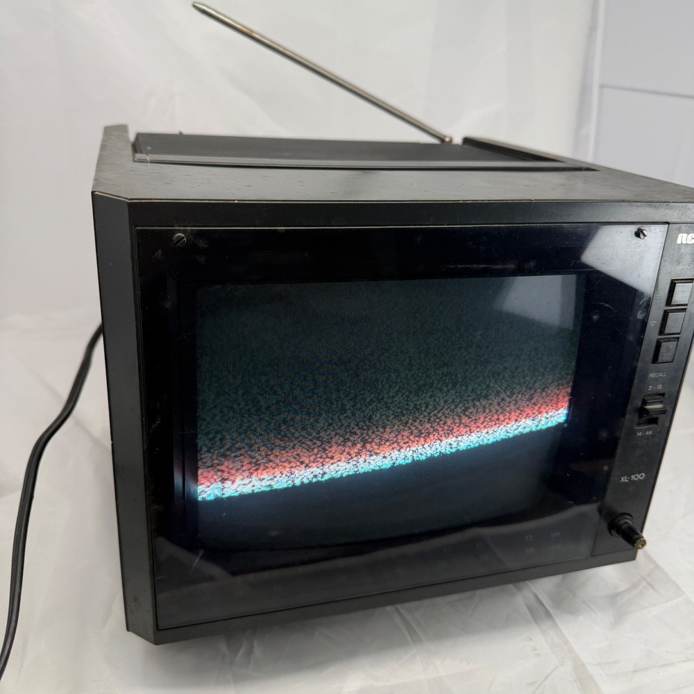 Vintage 1986 RCA XL-100 Portable Color TV AC-DC Retro CRT Television EMR295E
